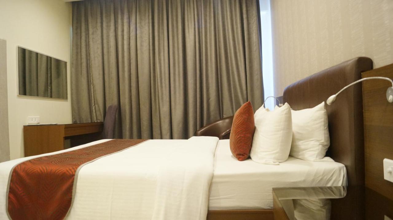 V 7 Hotel Τσενάι Δωμάτιο φωτογραφία