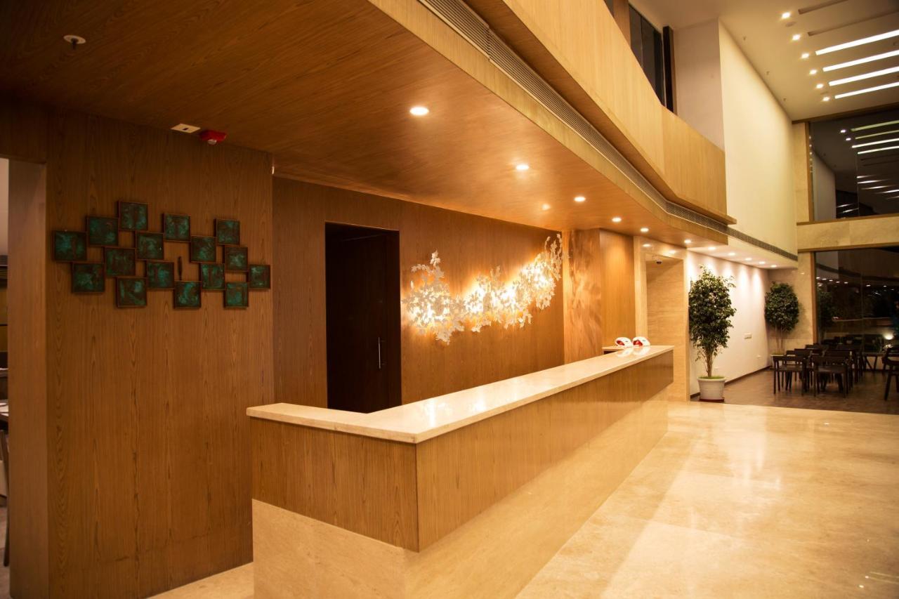 V 7 Hotel Τσενάι Εξωτερικό φωτογραφία