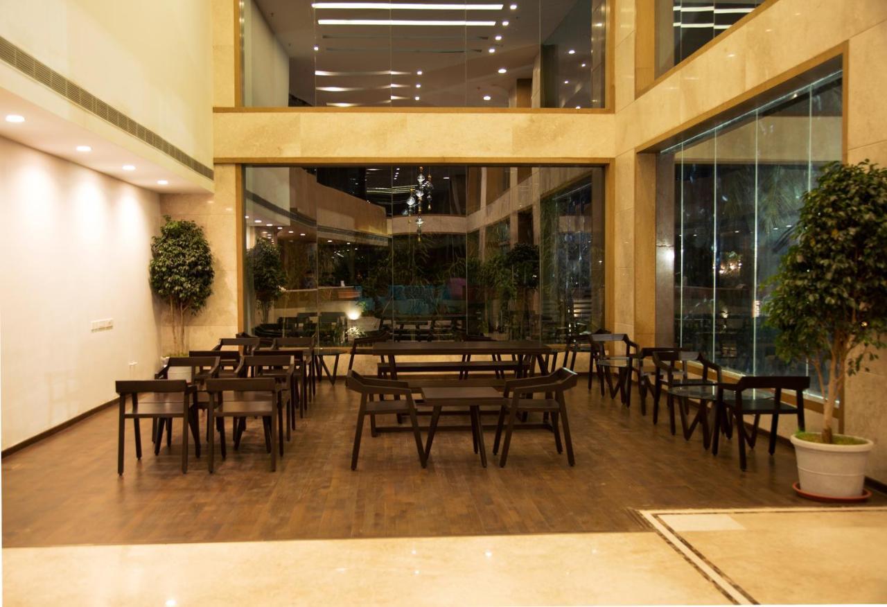 V 7 Hotel Τσενάι Εξωτερικό φωτογραφία