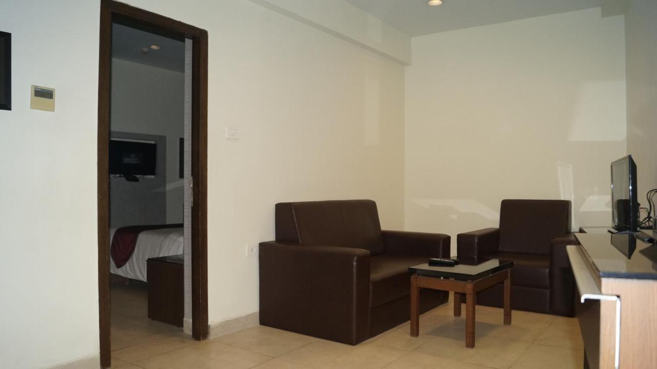 V 7 Hotel Τσενάι Εξωτερικό φωτογραφία